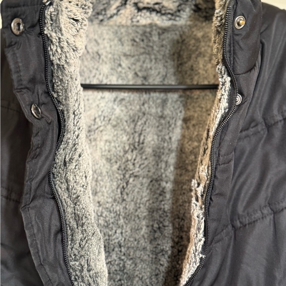 Double-Sided Black Quilted Vest with Button Details - Picture 3 of 7